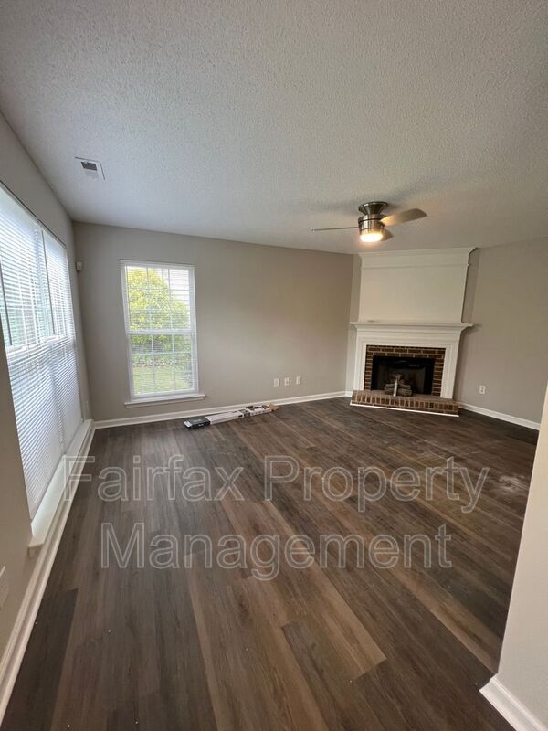 Foto del edificio - 201 Ridge Lake Dr