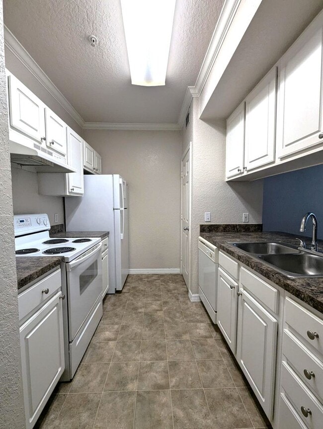 Foto del edificio - 1x1 Cozy and convenient. 1st floor unit