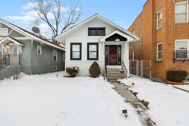 Building Photo - Charming 3-Bedroom Home | 1 Bath | In-Unit Laundry | Updated Kitchen – $2,100/month