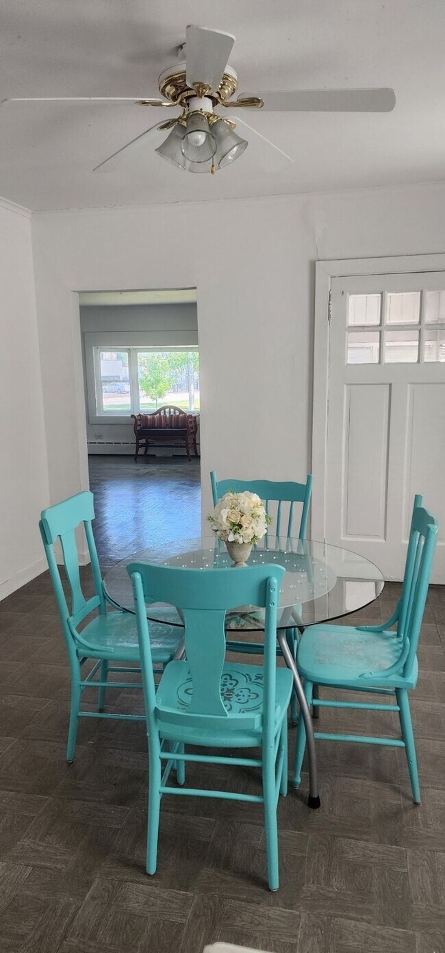 Foto del edificio - 10850 Parkside Ave