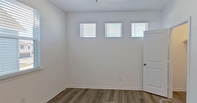 Building Photo - 22700 Elyson Falls Dr