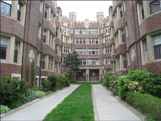 Building Photo - 10 Dana St