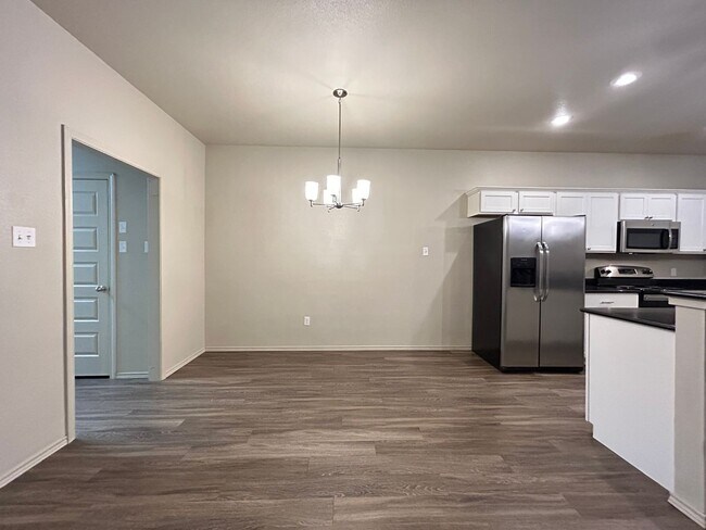 Foto del edificio - **SHORT TERM LEASE ONLY** (Until the end o...