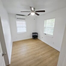 Building Photo - 305 Miles Rd