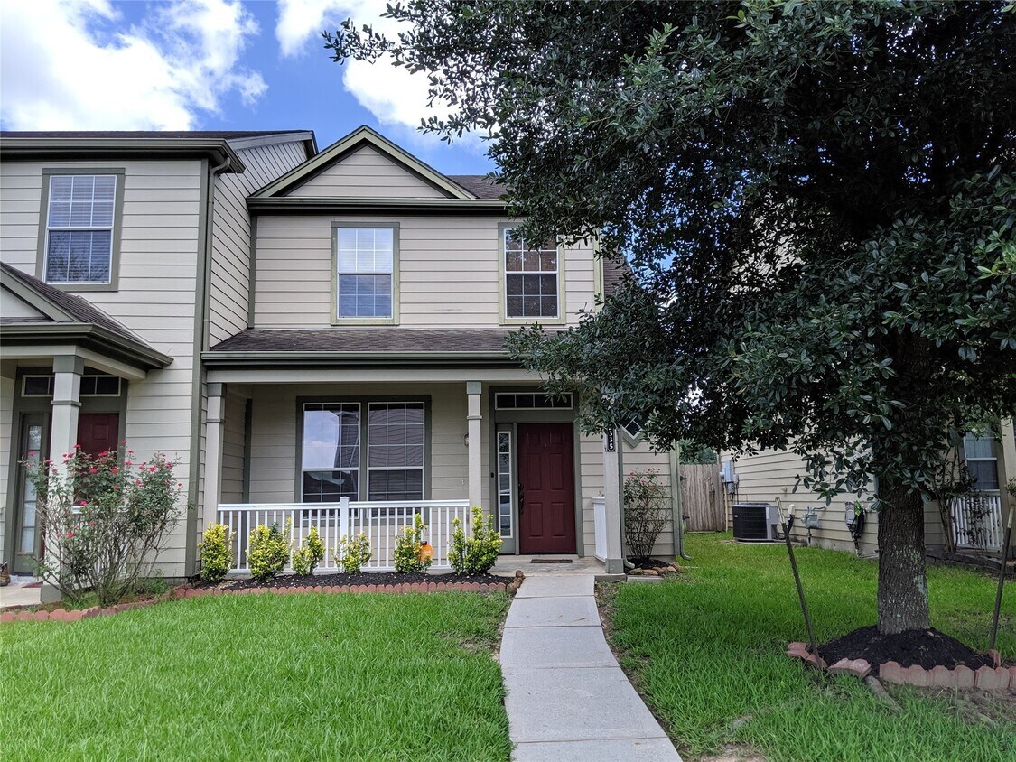 Foto principal - 2335 Walnut Fair Ln
