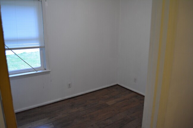 Building Photo - 129 Miranda Rd