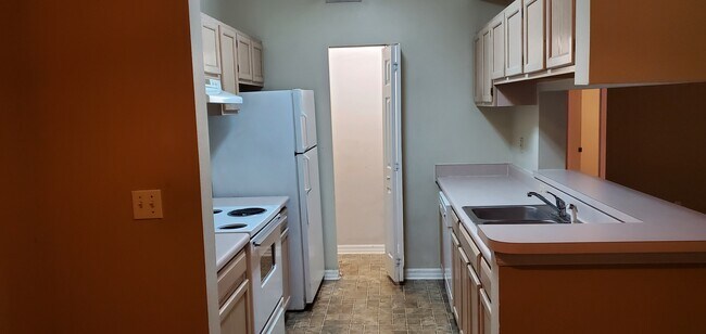 Foto del edificio - 5620 Pinnacle Heights Cir