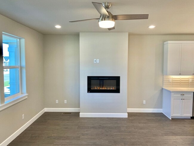 Building Photo - 20465 Aberdeen Dr