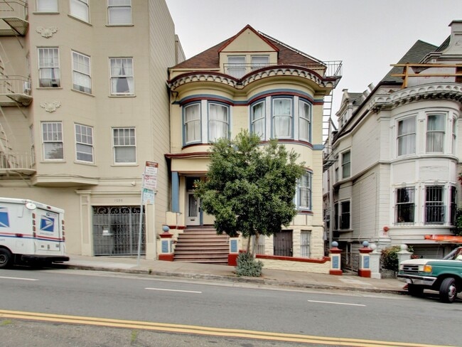 Building Photo - 1086 Fulton St