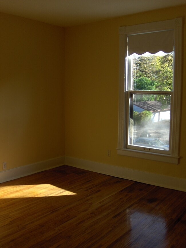 Building Photo - 2429 1st Ave S