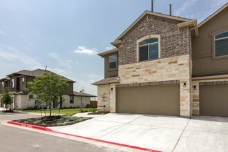 Building Photo - 2880 Donnell Dr