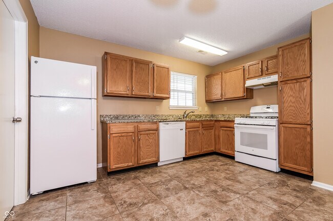 Building Photo - 7467 Grandview Dr