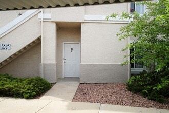 Building Photo - 3895 Strawberry Field Grove