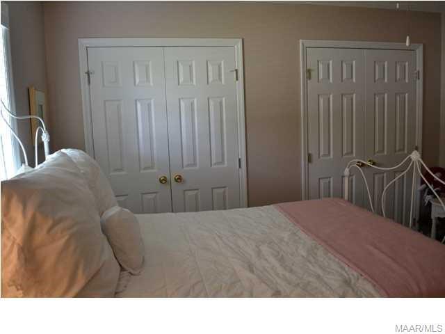 Building Photo - 433 Red Oak Ct