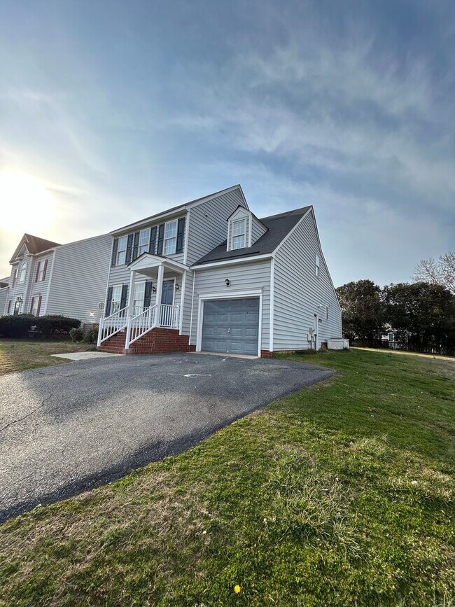 Foto del edificio - SPACIOUS 4 BEDROOM 2.5 BATH HOME IN GLEN ALLEN