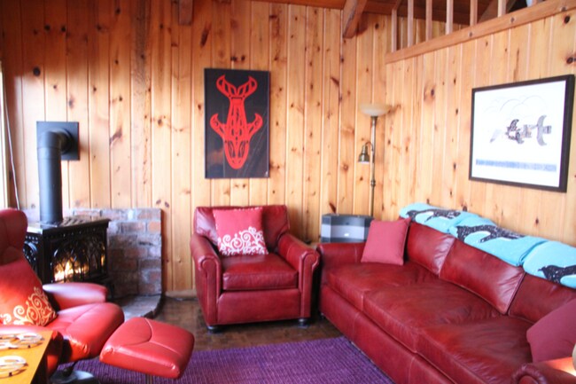 Foto del edificio - 585 Raccoon Point Rd