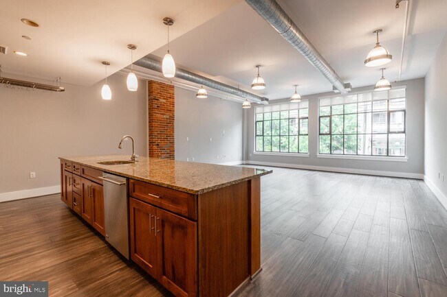 Building Photo - 1600 Clarendon Blvd