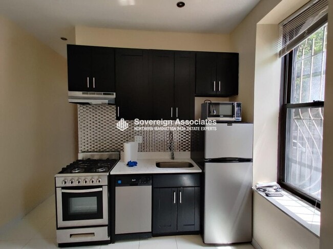 Building Photo - 961 Columbus Ave