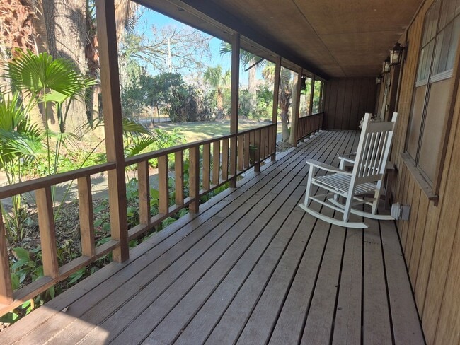 Building Photo - Cabin living in the suburbs
