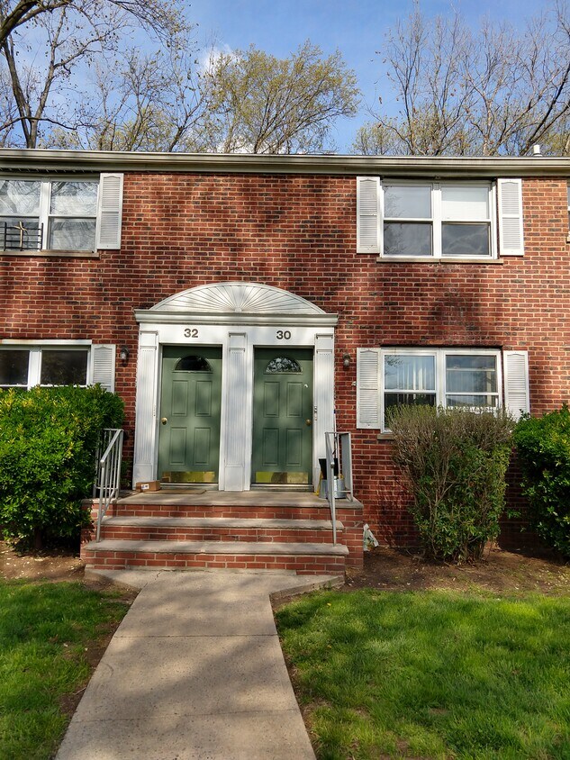 30 Carolyn Ter Unit B, Roselle, NJ 07203 Condo for Rent in Roselle