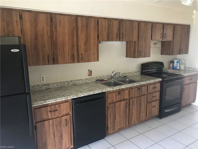 Foto del edificio - 2253 Iris Way