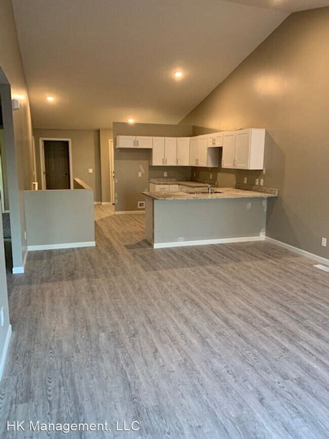 Building Photo - 4 br, 4 bath House - 1071 N 170th Ave