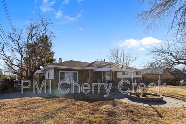 Foto del edificio - 4890 Ames St