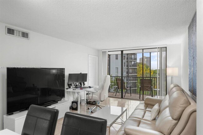 Foto del edificio - 3401 N Country Club Dr
