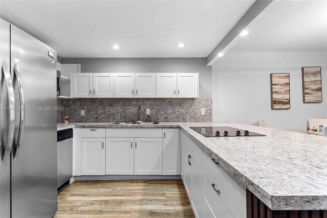 Building Photo - 400 Leslie Dr