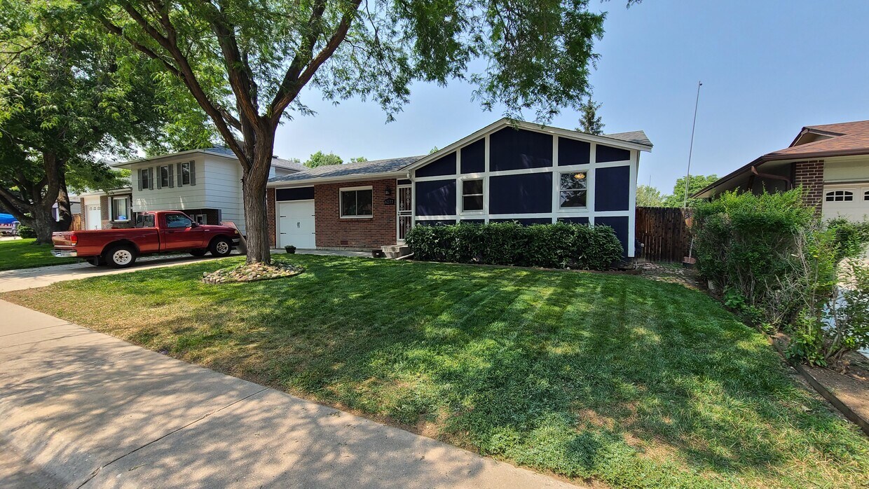Primary Photo - 6277 W Kenyon Ave