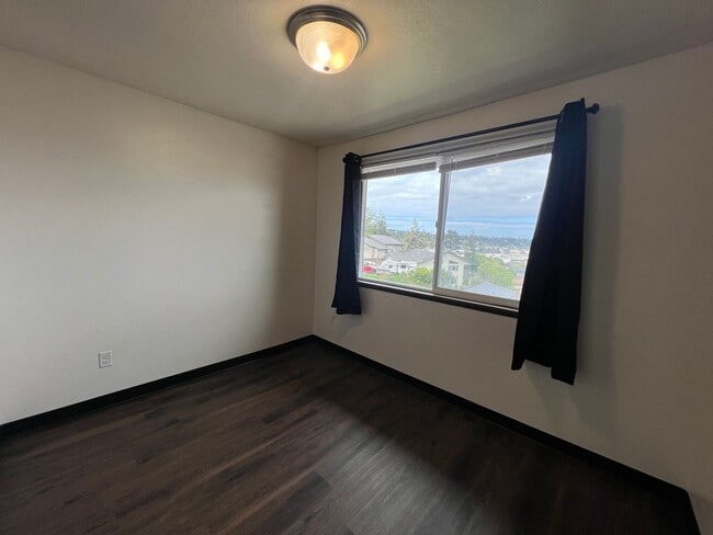 Building Photo - Village View Apartments