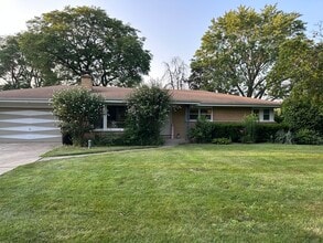 Building Photo - 12 Wildwood Dr N