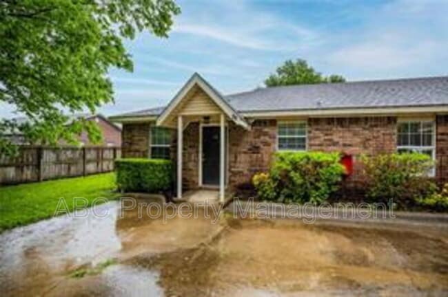 Photo - 46 Locust St House