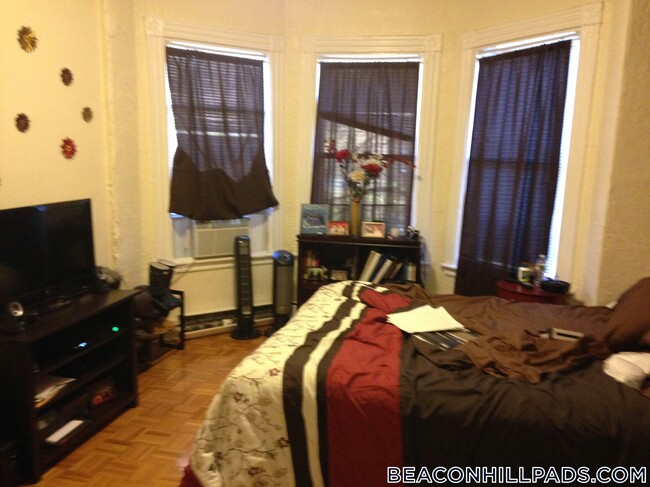 Building Photo - 40 Anderson St