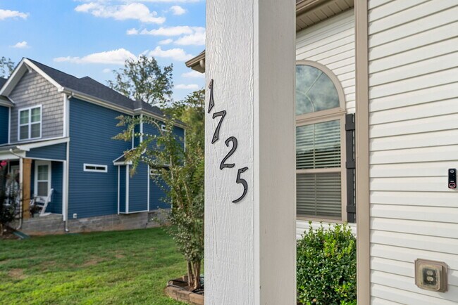 Foto del edificio - 1725 Rains Rd