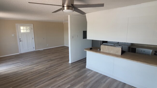 Building Photo - 994 S Coral Pl