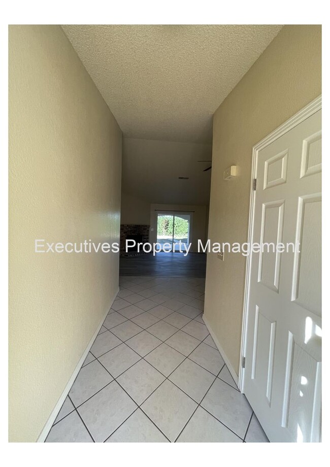 Foto del edificio - House for Rent|623 E Clinton Ave Atwater