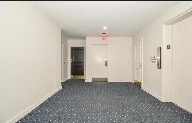 Foto del edificio - 2333 Bering Dr