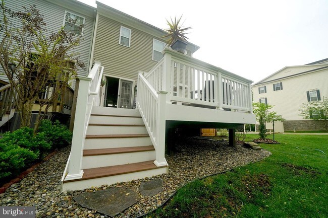 Building Photo - 2027 Deertree Ln