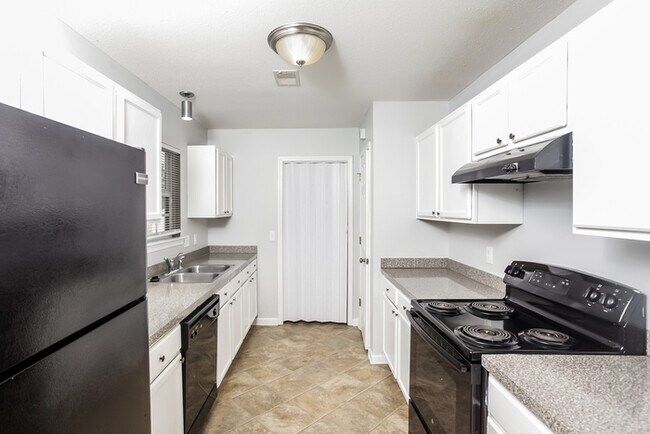 Foto del edificio - Two-Story 3-Bedroom Home in Columbia, SC