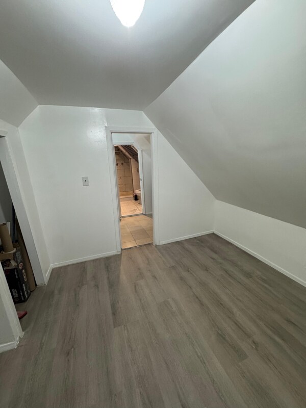 Foto del edificio - 9311 Foster Ave