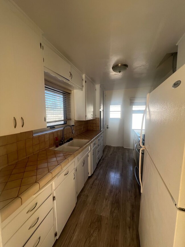 Building Photo - 2 Bed House in Pacific Beach
