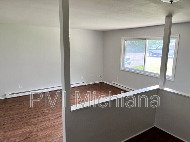 Building Photo - 2024 Lathrop St