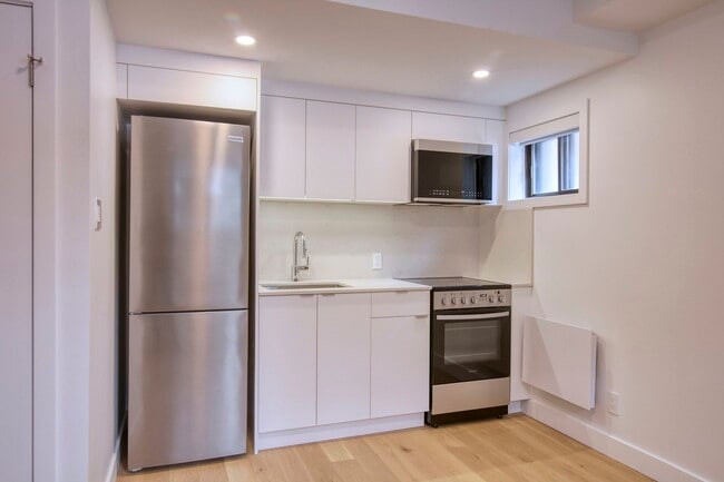 Building Photo - 3250 Van Horne