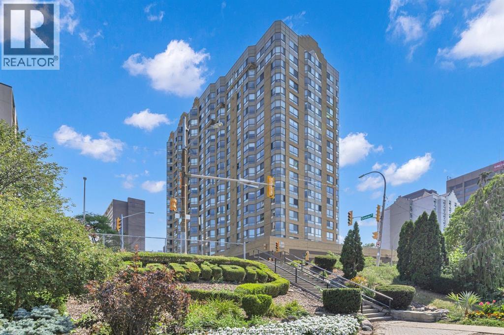 Photo principale - 75 Riverside Dr E