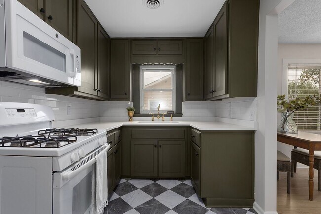 Foto del edificio - 4437 N Jackson Ave