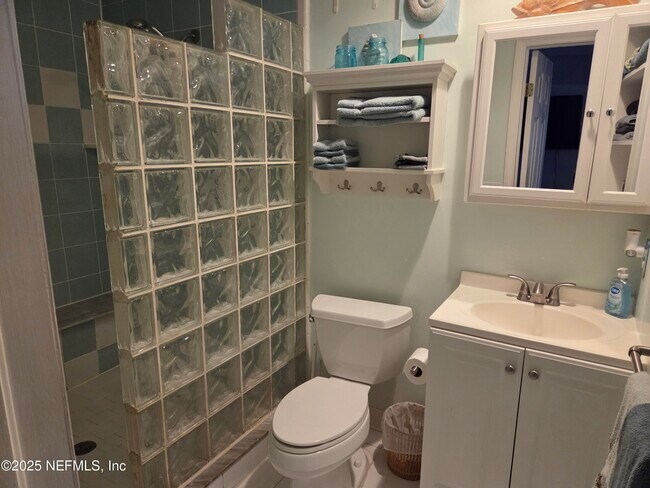 Foto del edificio - 1811 Eastern Dr