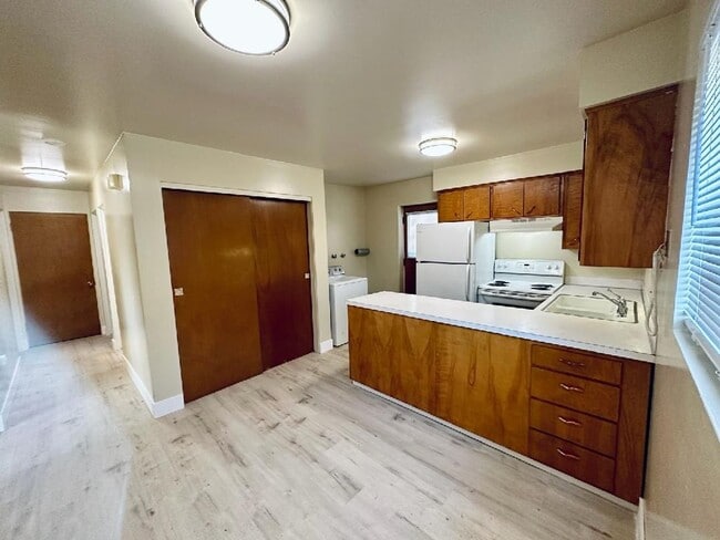 Building Photo - Knowles 4-Plex