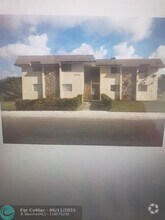 Building Photo - 5875 SW 41st St