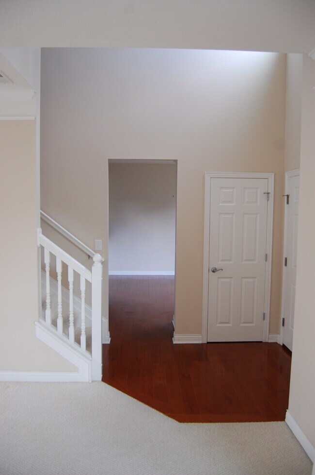 Foto del edificio - 7250 Hillmont Drive